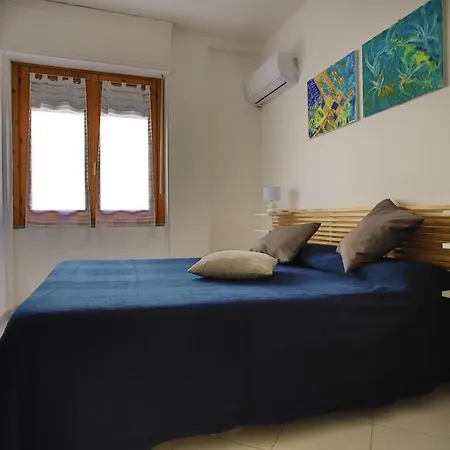 Artist Alguerhouse *